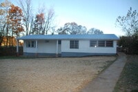 Building Photo - Ranch style home in the Country