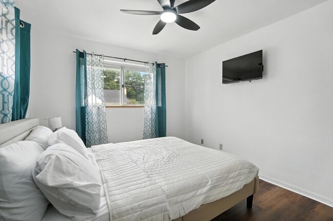 Building Photo - 2295 Deblin Dr