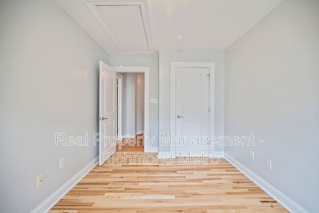 Building Photo - 518 1/2 South Laurel Street