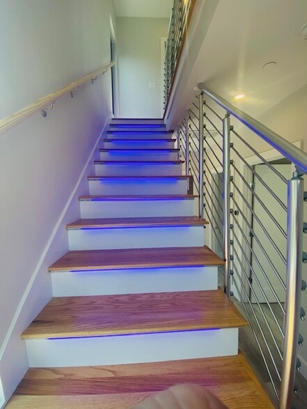 Building Photo - 2 W 3rd Street Pl