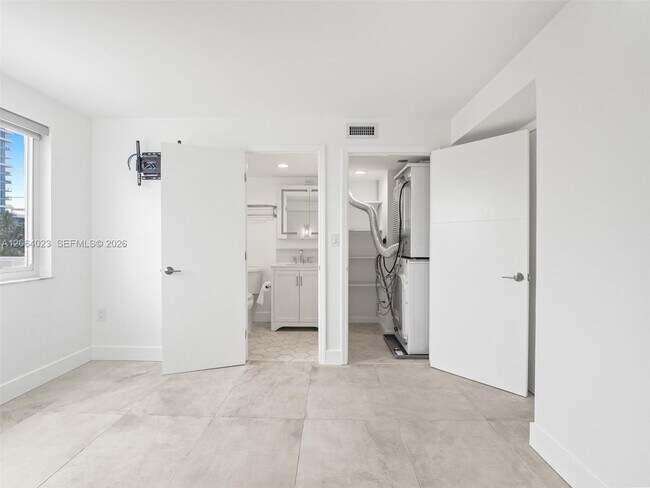 Building Photo - 6725 Harding Ave