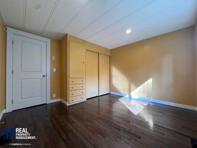 Building Photo - 2 Bed / 2 Bath Home with 4-Car Garage, Large Yard & RV Parking in Graham!