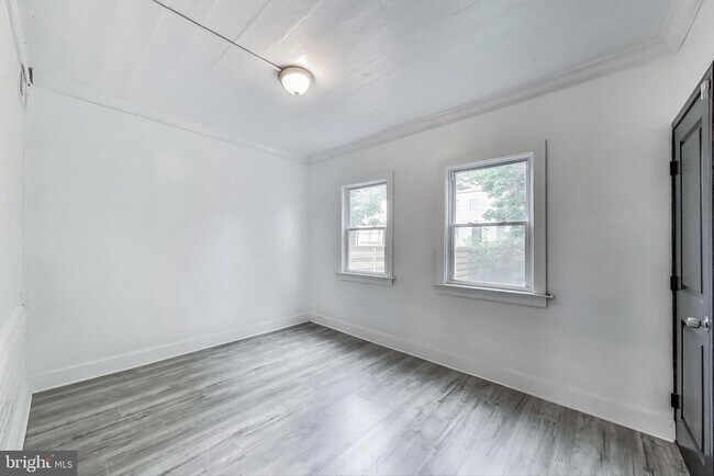 Building Photo - 3918 10th St NE