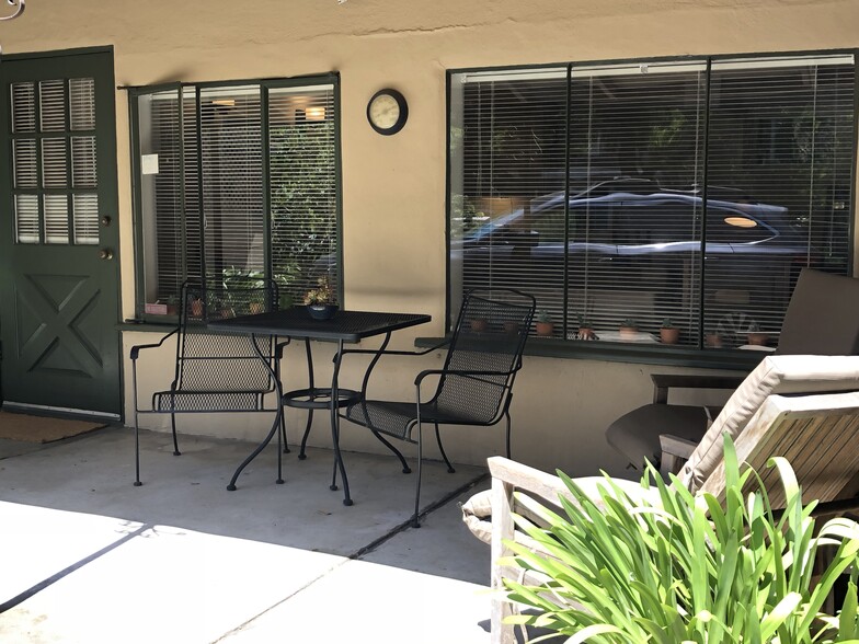 Front Patio - 507 Addison Ave