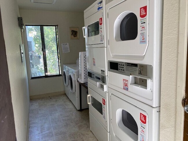 Building Photo - 2-Bedroom, 1.5 Bathroom Townhome in Quiet El Sobrante Neighborhood