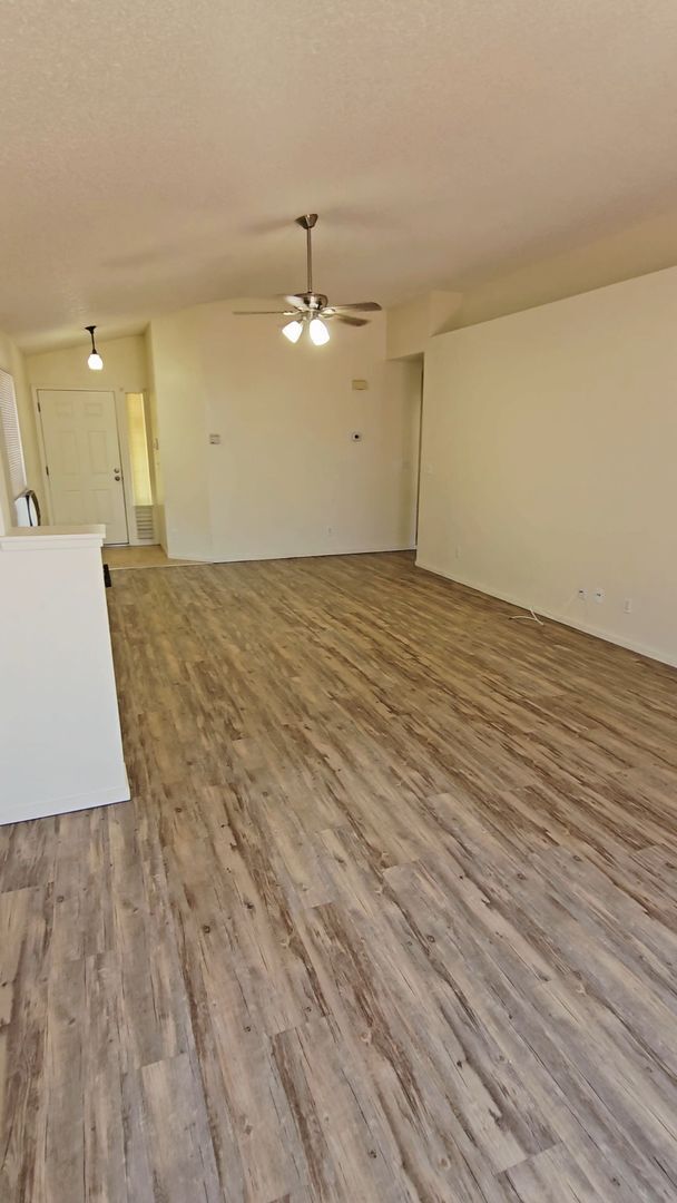 Building Photo - 2 Bed 2 bath 2 car garage Sierra Highlands home For Rent
