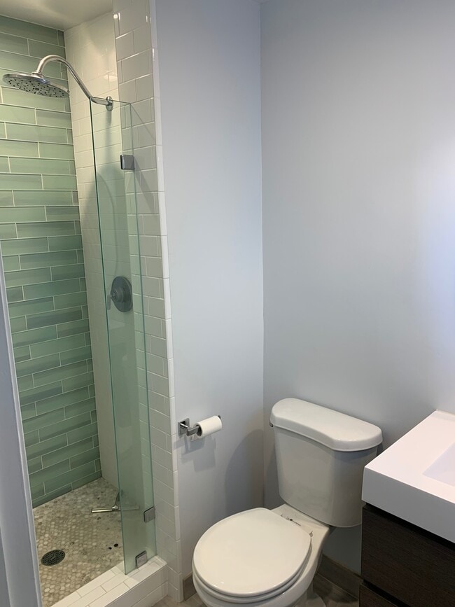Building Photo - Beautifully Remodeled 3 Bedroom 2 Bath Hom...