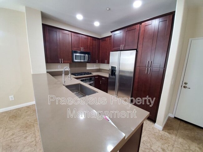 Building Photo - 2175 Condor Dr