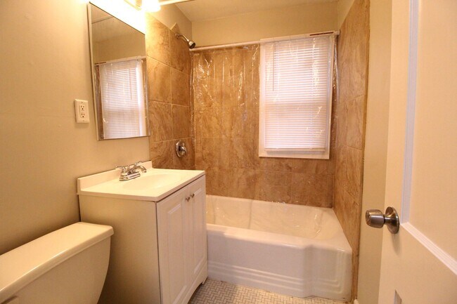 Building Photo - February FREE On This 3 Bedroom 2 Bath Duplex