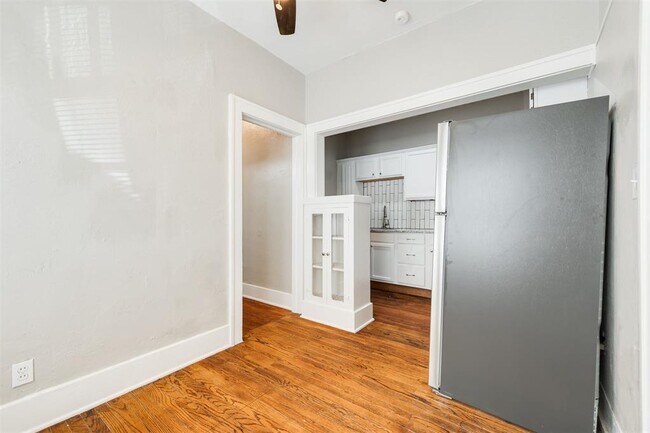 Building Photo - 2609 N Shartel Ave