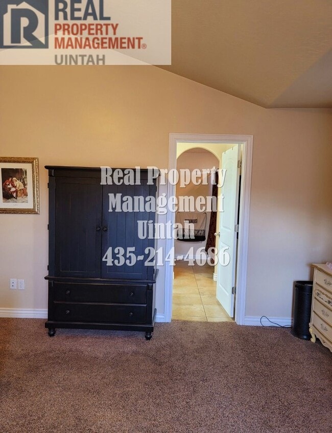 Building Photo - Beautiful 3 bed 2.5 bath Split Mountain Condo.