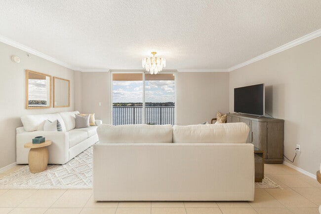 Building Photo - 1801 N Flagler Dr