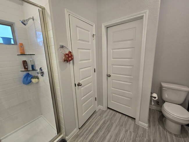 Building Photo - Gorgeous First Time Rental, 4 bed, 3 full bath in highly desirable Hills of Bear Creek