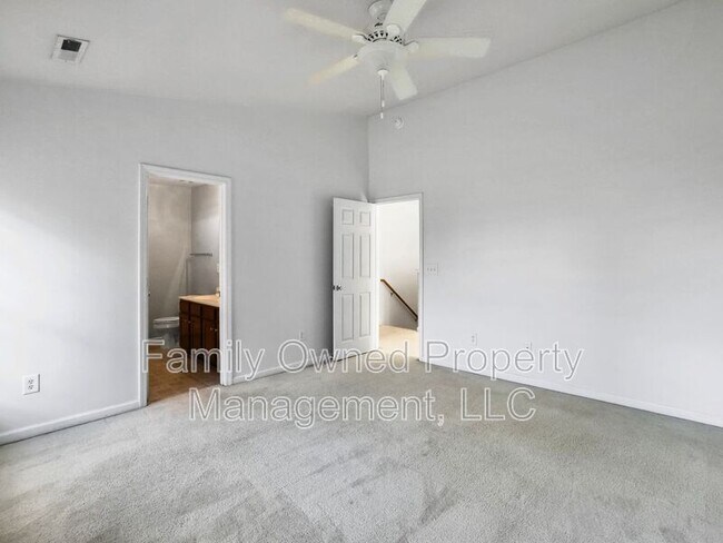 Building Photo - 100 Salem Creek Dr