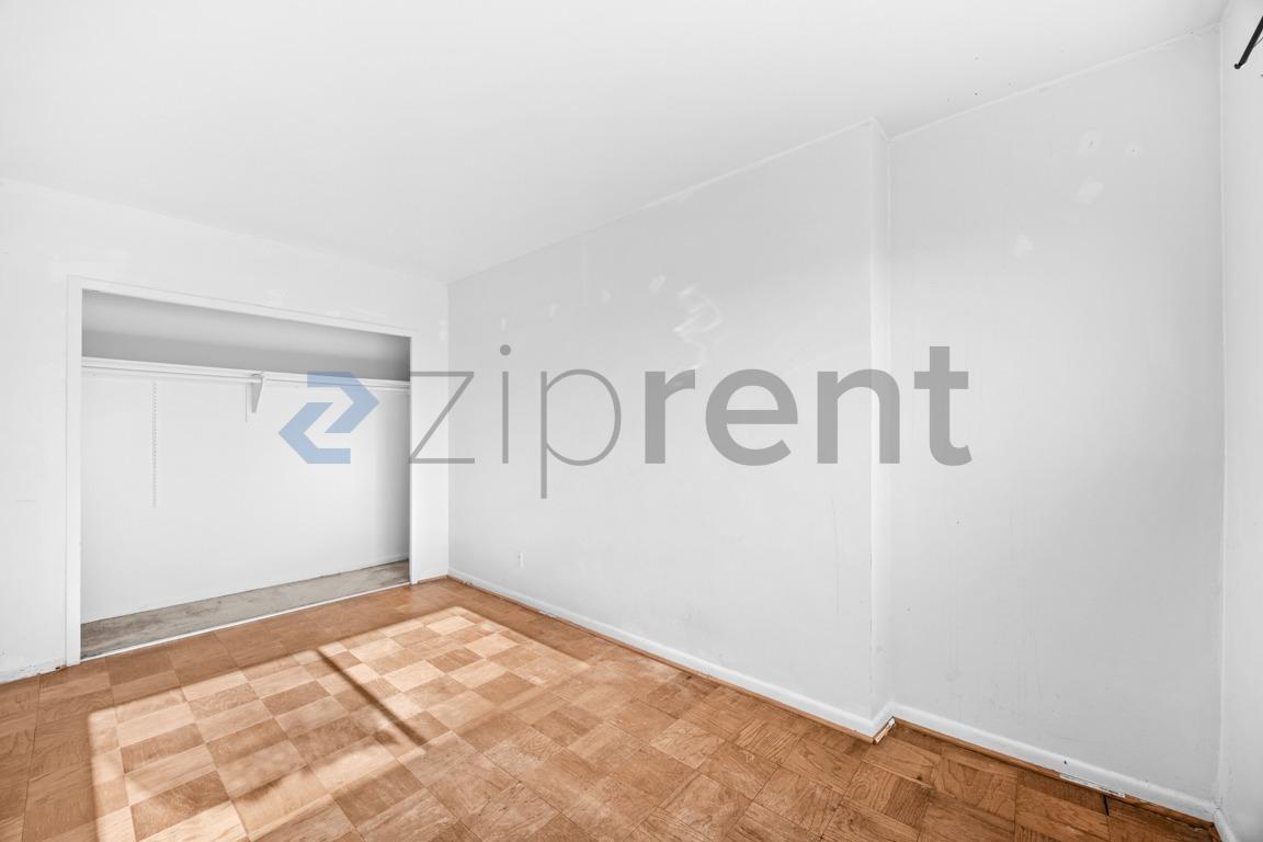 Building Photo - 5851 Quantrell Ave