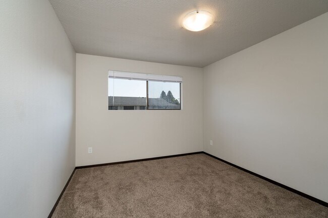 Building Photo - 2 Bedroom | AVAILABLE SOON!