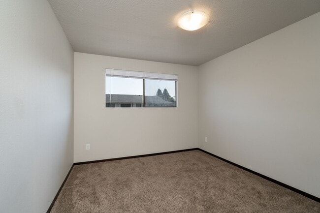 Building Photo - Sunset West, 2-bedroom 1-bathroom Burlington.