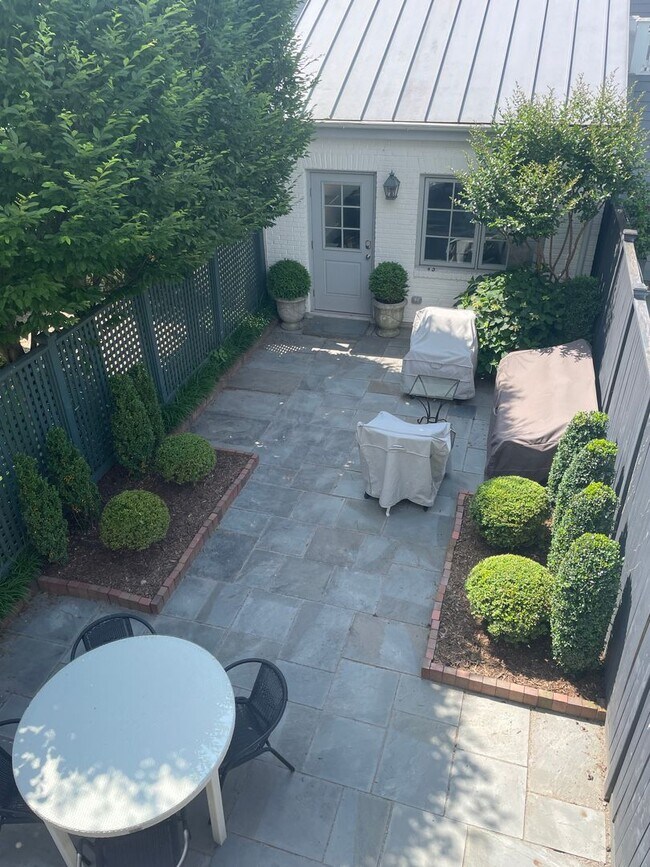 Building Photo - Georgetown Splendor with Garage Parking