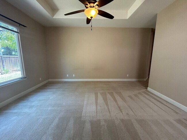 Building Photo - Nice Oakdale home on corner lot