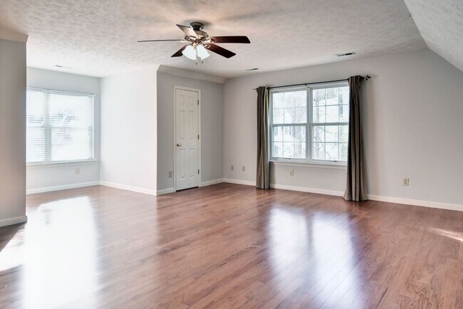 Building Photo - Updated Poquoson Home on Large Lot