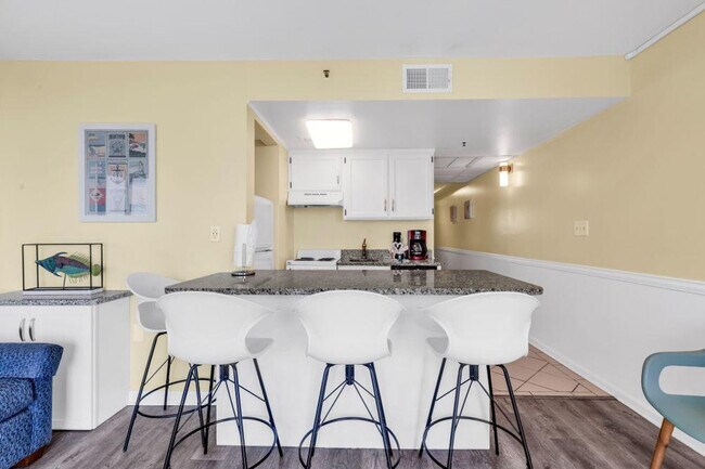Building Photo - 2310 N Ocean Blvd