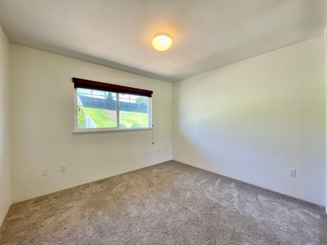 Building Photo - For Rent – Renovated 3BR/2BA Townhouse in ...