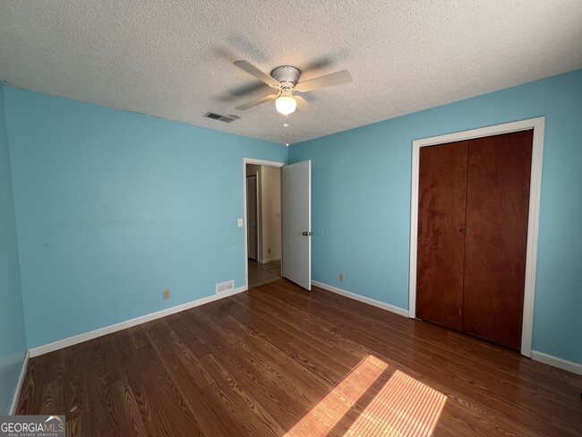 Building Photo - 443 Powderhorn Rd