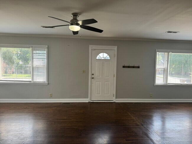 Building Photo - 5532 Kendall Dr