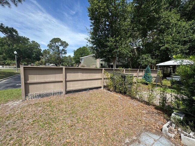 Building Photo - Lovely 2 Bedroom, 1.5 Bathroom Home in Orlando! Minutes from Top Attractions!! (Water Included!)