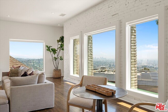 Building Photo - 2700 Glendower Ave