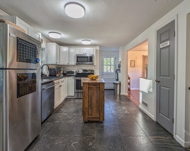 Building Photo - 317 Balsam Dr