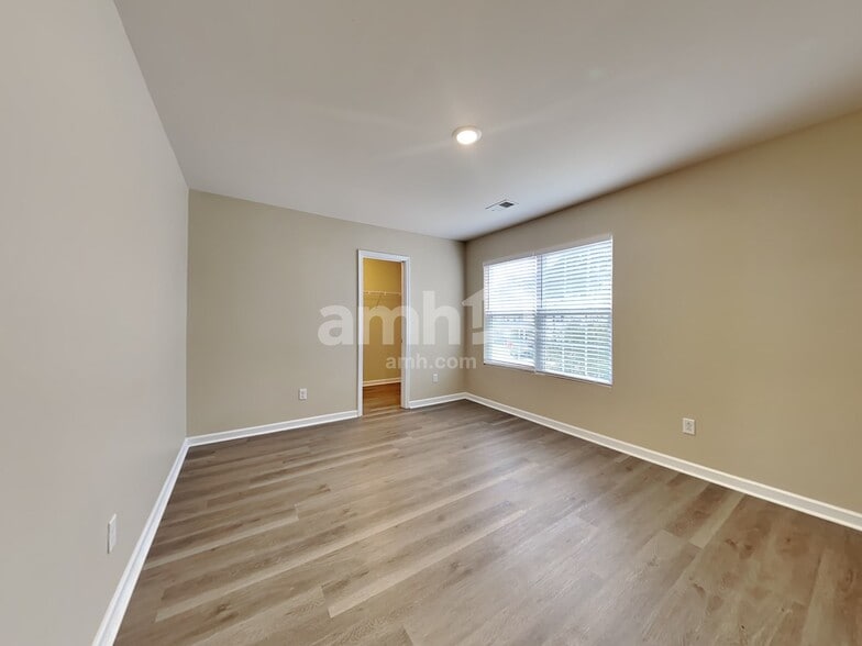 Building Photo - 350 Iveson Rd