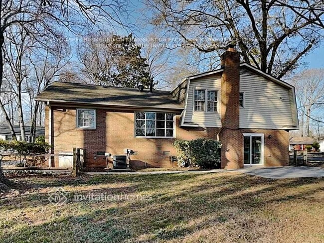 Building Photo - 1447 McIlroy Rd