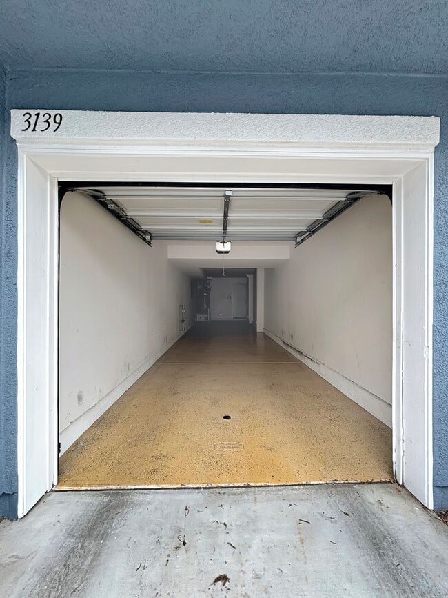 Building Photo - Beautiful 2B/2.5BA in Gated Community w/ A...