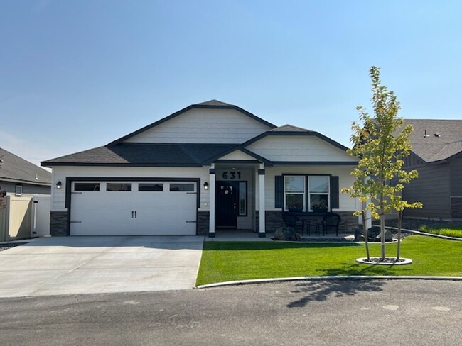 Primary Photo - Beautiful Clearwater Creek Home, Richland