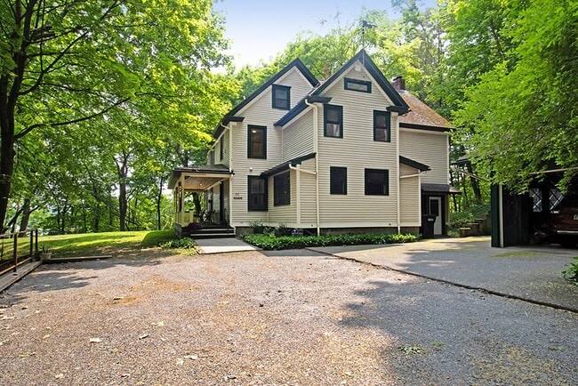 Primary Photo - 90 Indian Trl Ave