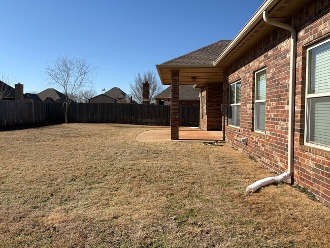 Building Photo - Large four bedroom home in Edmond