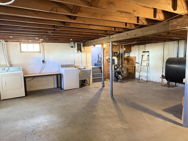 Building Photo - 66 Memory Ln