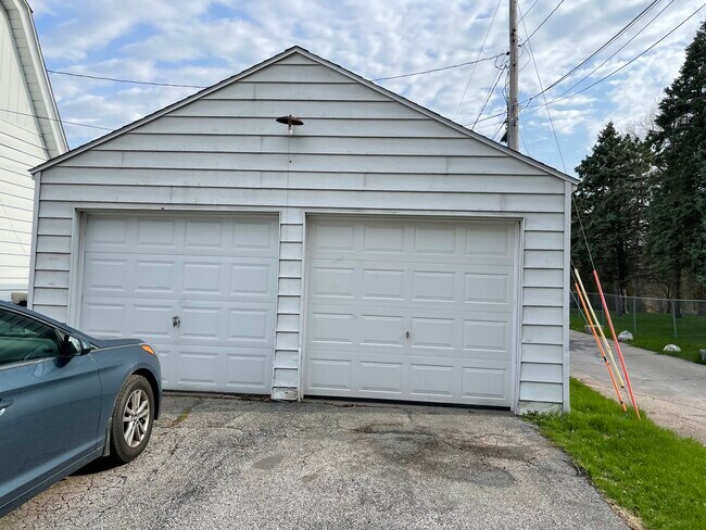 Building Photo - 2127 6th Street Ct