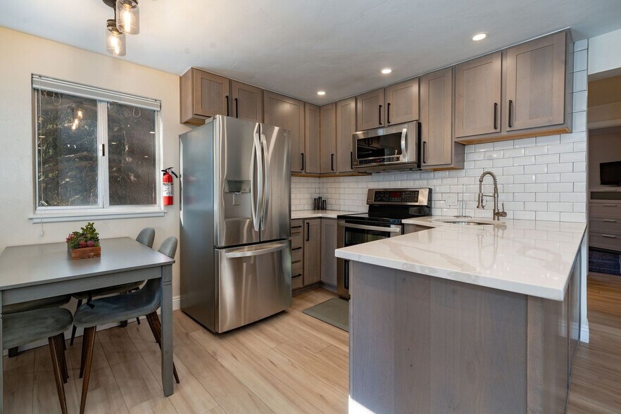 Building Photo - 940 Waters Ave