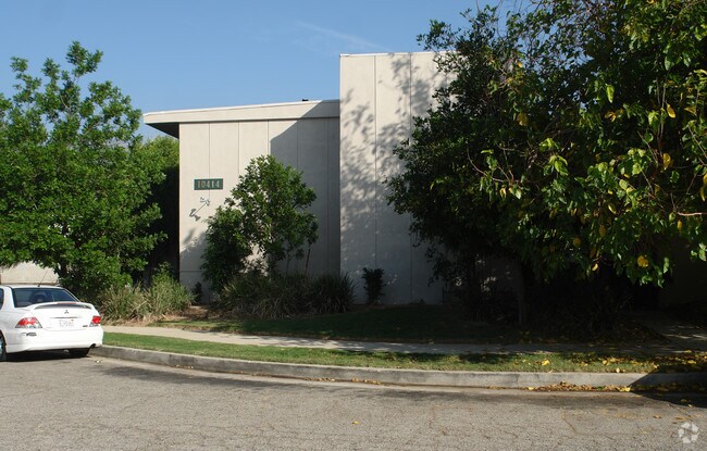 Building Photo - 10414 Parr Ave