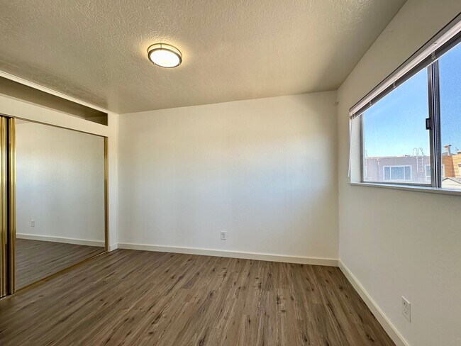 Building Photo - 660-664 Precita Avenue