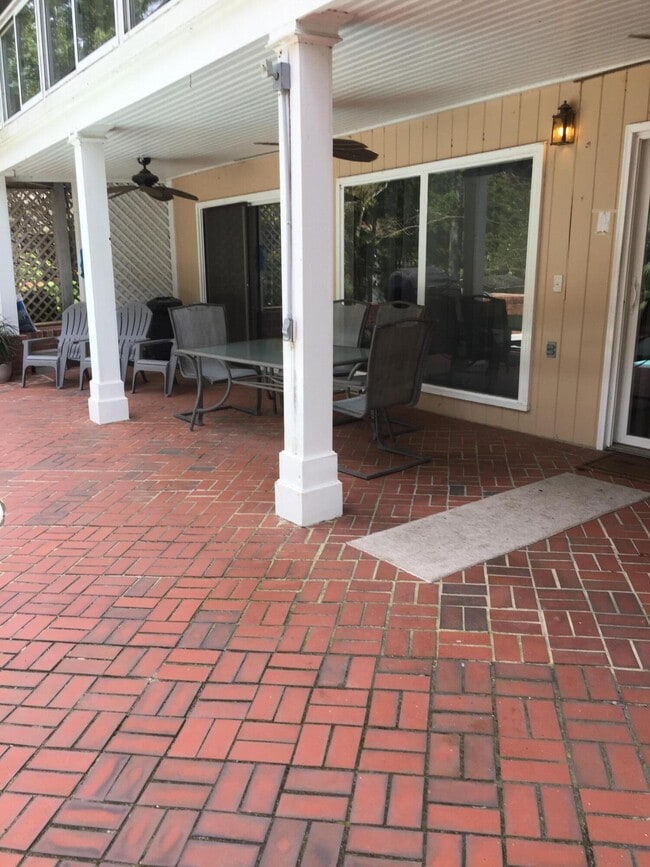 Building Photo - 304 Broad River Dr