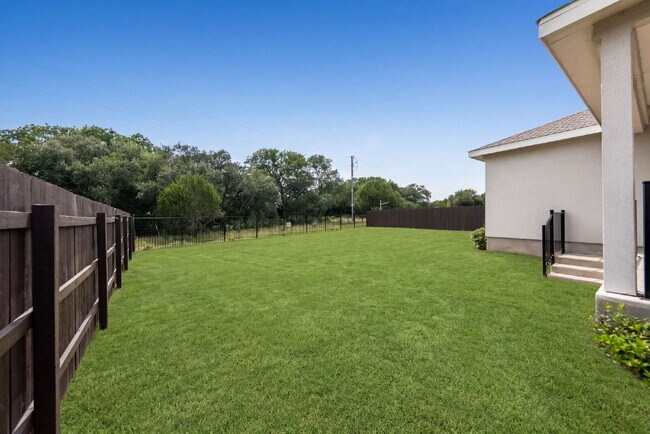 Building Photo - Ready NOW! Greenbelt Wooded Views