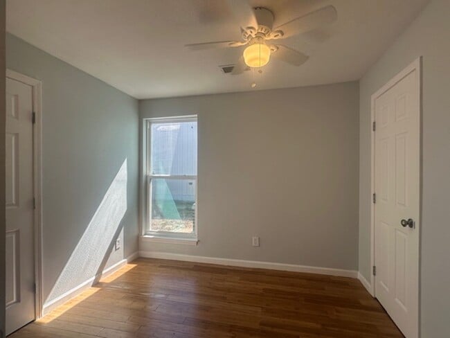 Building Photo - Ready for move in