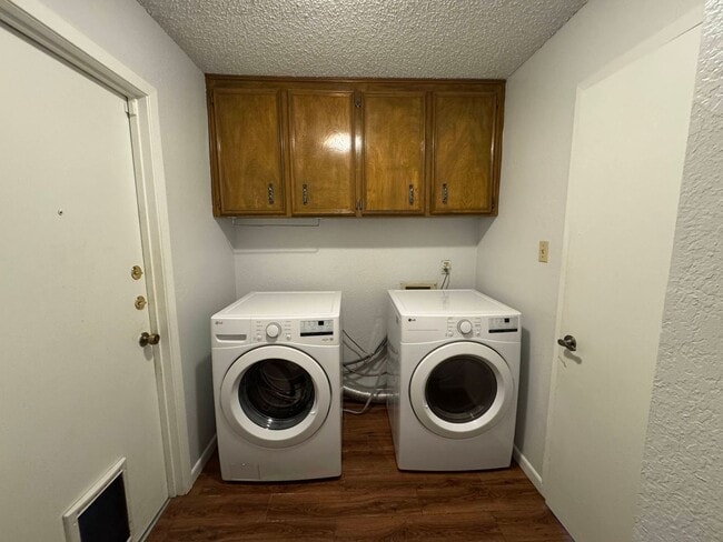 Building Photo - 807 Bass Cir