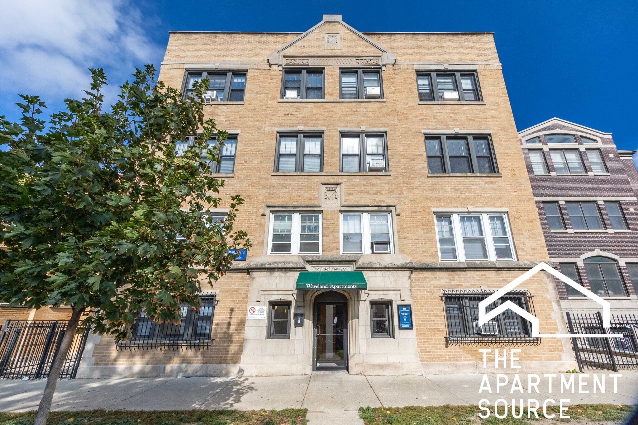 Building Photo - 820 W Waveland Ave