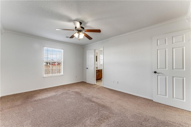 Building Photo - 804 Tyler St