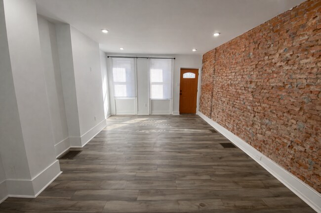 Building Photo - 1725 Monument St