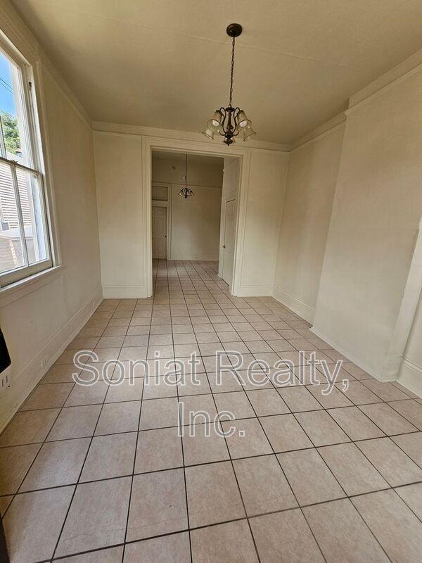 Building Photo - 422 S Salcedo St